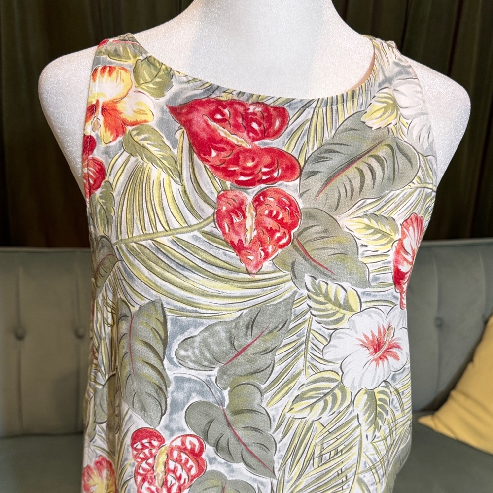 Tropical Floral Sleeveless Scoopneck Blouse - Picture 2 of 5